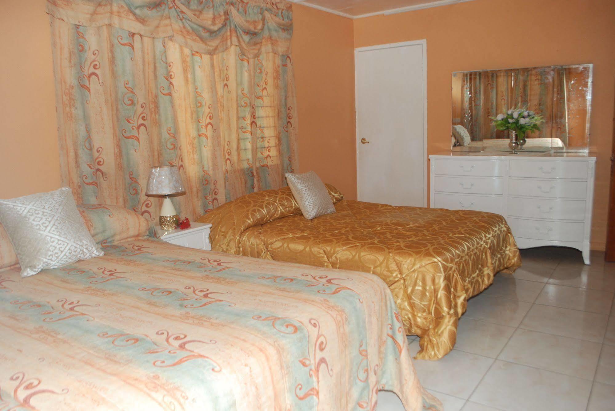Enchanted Villas Inn Montego Bay Ngoại thất bức ảnh