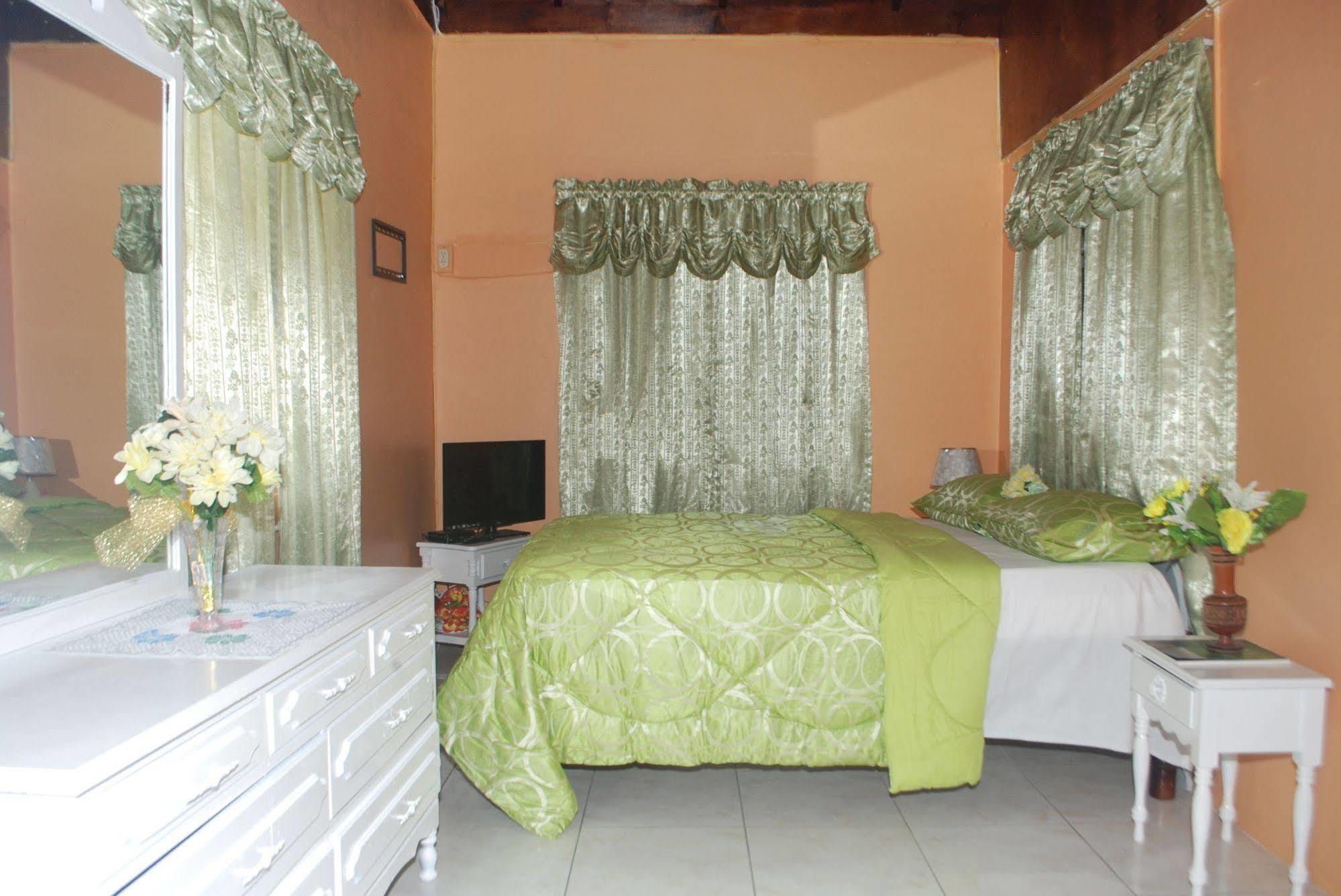 Enchanted Villas Inn Montego Bay Ngoại thất bức ảnh