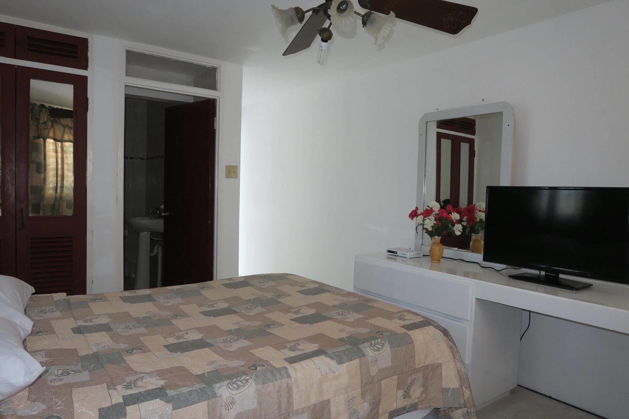 Enchanted Villas Inn Montego Bay Ngoại thất bức ảnh