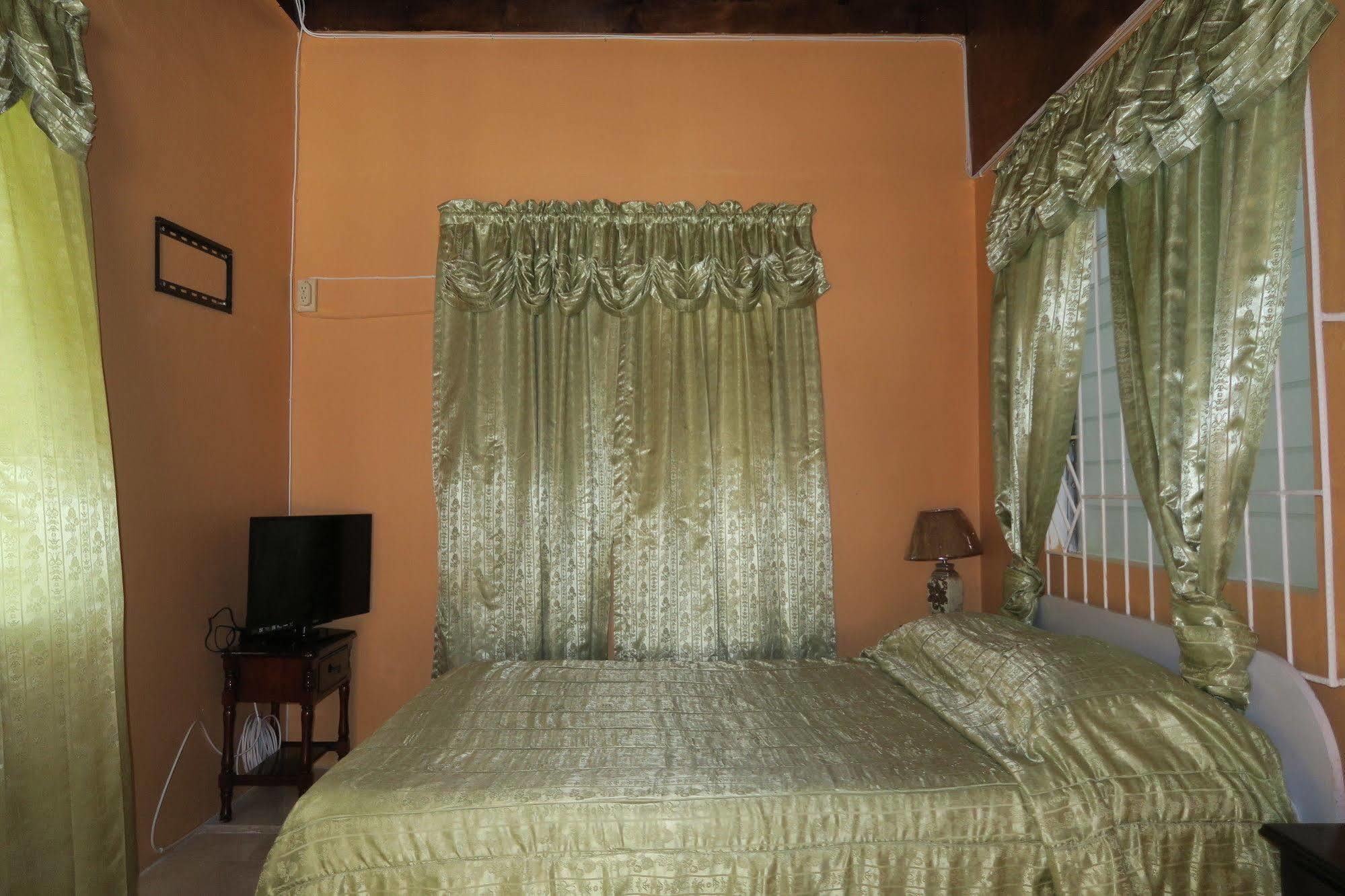 Enchanted Villas Inn Montego Bay Ngoại thất bức ảnh