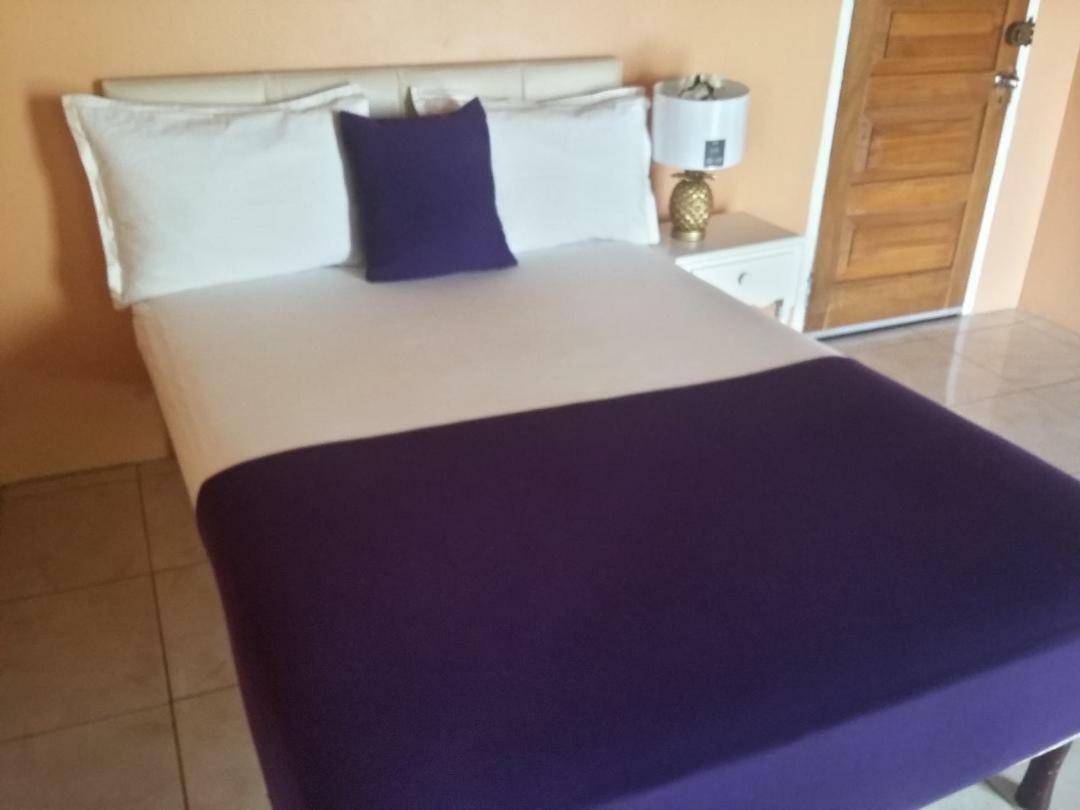 Enchanted Villas Inn Montego Bay Ngoại thất bức ảnh