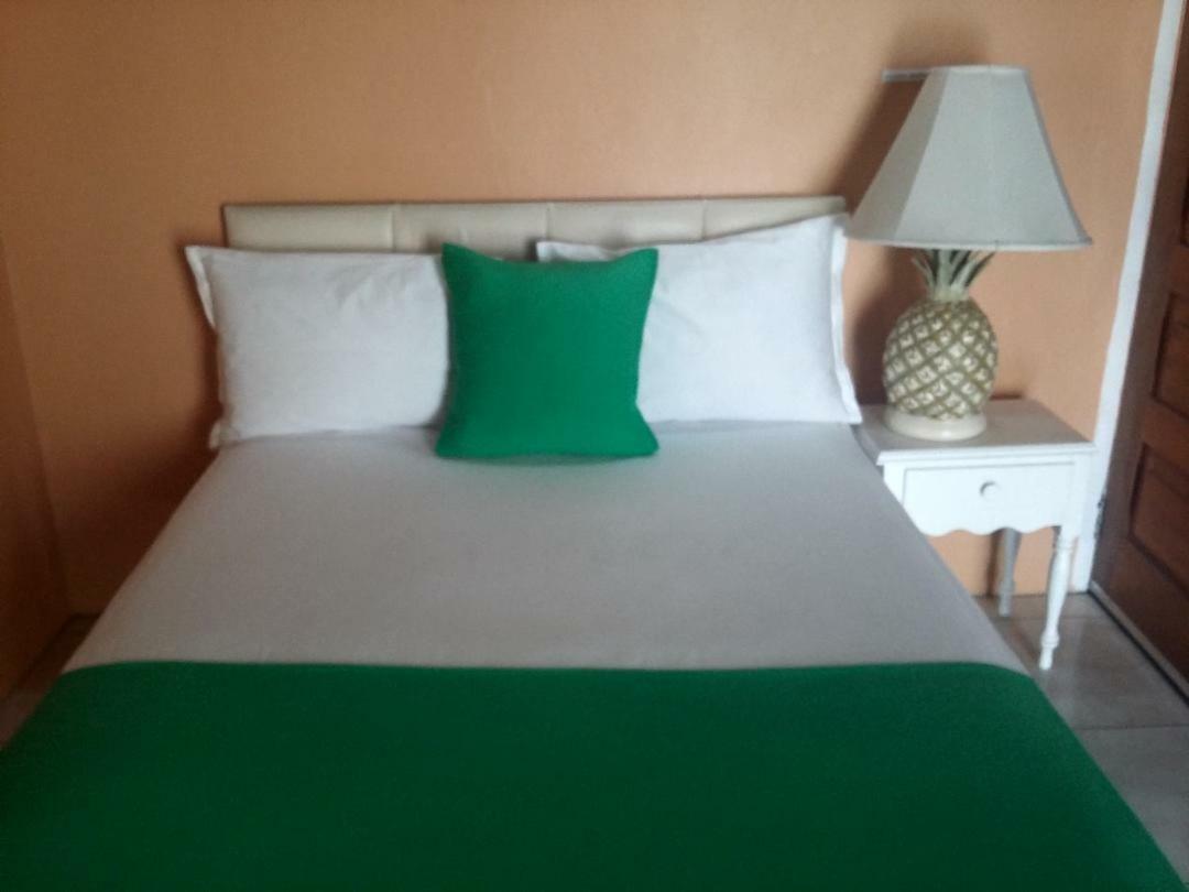 Enchanted Villas Inn Montego Bay Ngoại thất bức ảnh